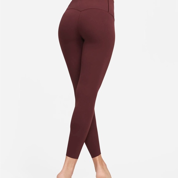 Nike Zenvy
Women's Gentle-Support High-Waisted 7/8 Leggings - Picture 3 of 8